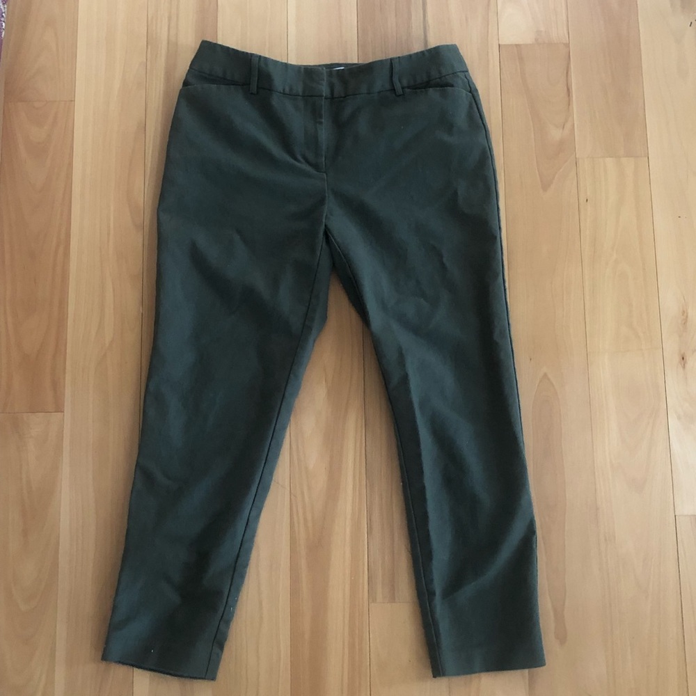 Women’s Liz Claiborne Olive Green Capri Pants - Size 6